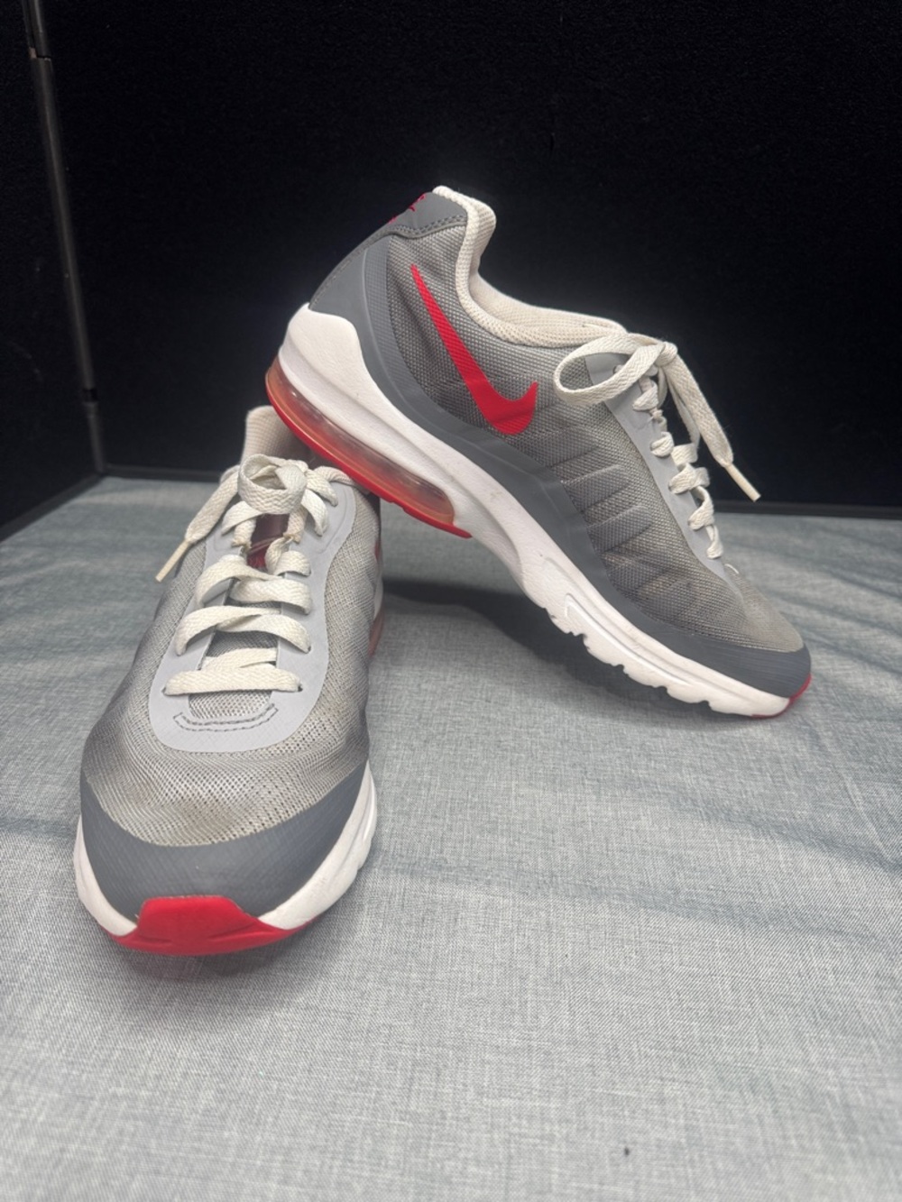 Nike Men's Gray Athletic Sneakers with‎ Red Accents size 8